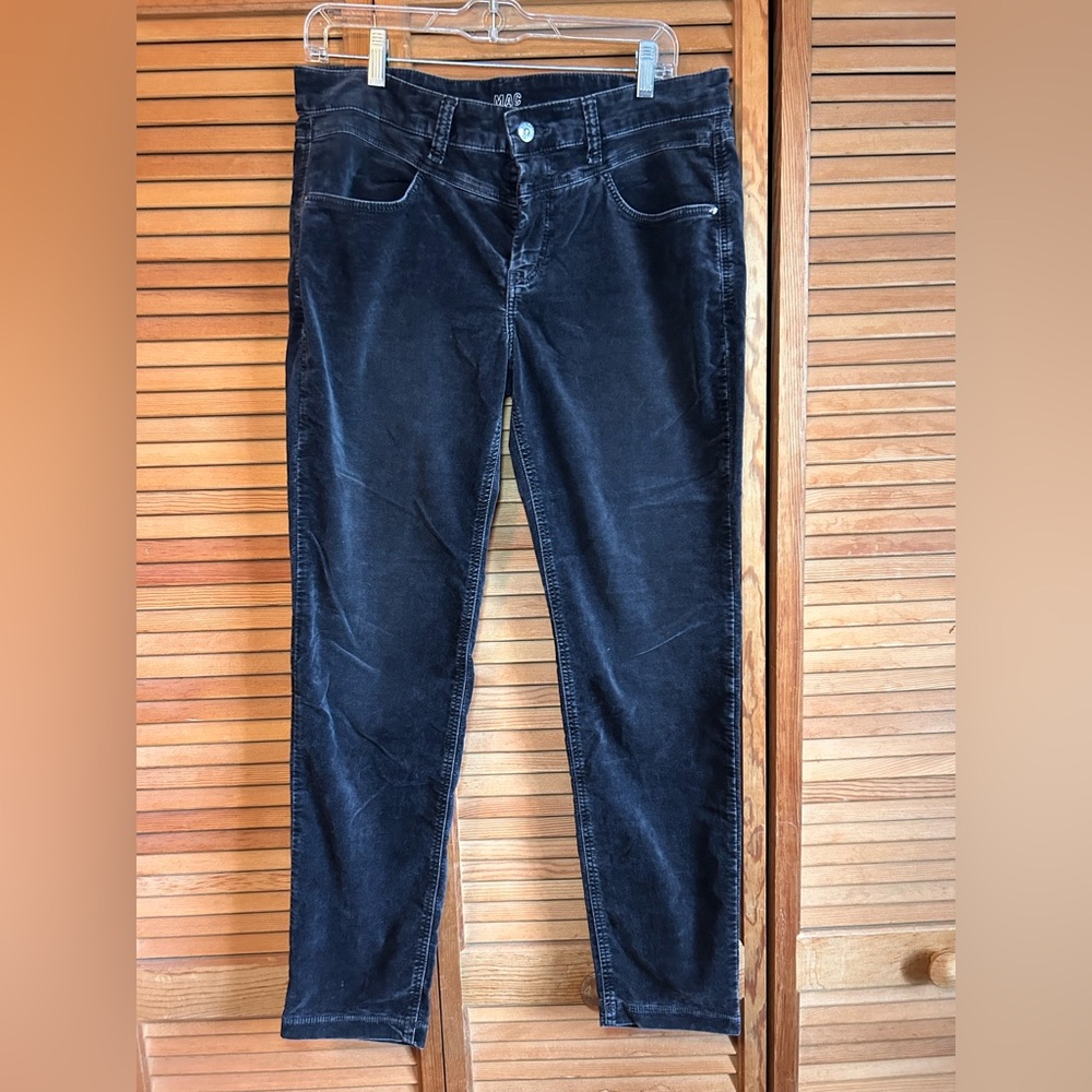 MAC Dream Slim Velvet
In Night Grey size 40/30 (US size 10)